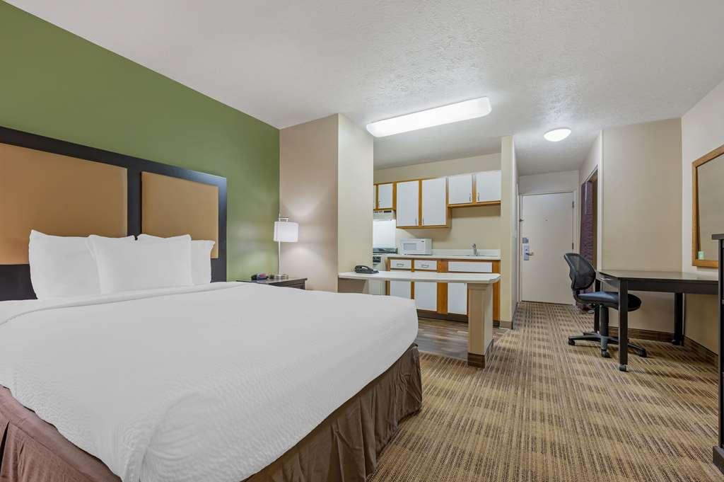 Suburban East Hotel *
