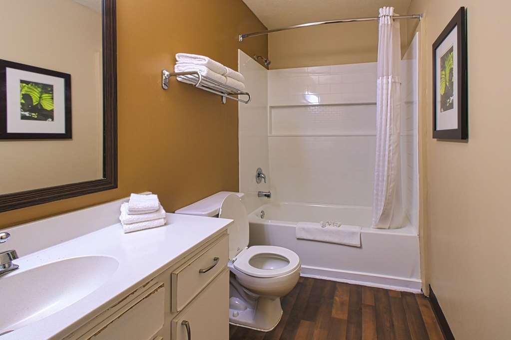 Hotel Suburban East *