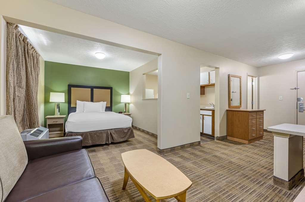 Suburban East Hotel *